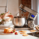 Планетарен миксер Camry CR 4223, 2000 W, 5 л купа, 3 приставки, 6 скорости + импулс, LCD дисплей